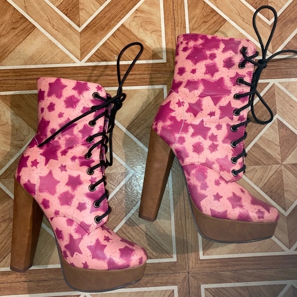 Iron Fist Star Booties - Picture 2 of 2